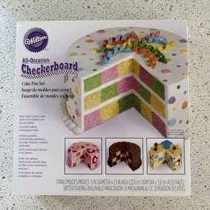 NEW Checkerboard 4 pc Cake Pan Set from Wilton Bake Desserts All Occasions